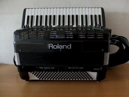 Roland FR-7 Akkordeon 120Bass 41 Diskanttasten