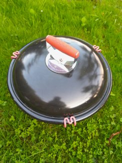 Portabler Bodum Holzkohlegrill