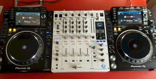 Pioneer DJ Anlage 2x CDJ 2000 NXS2, 1x DJM900 NXS2-W  - Gratis-inserat.com