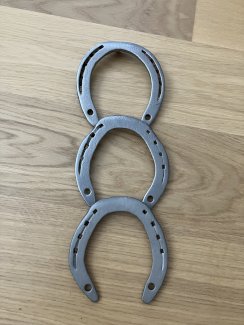 3 hufeisen