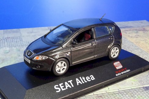NEU: Seat Altea Phase I 2004-2009 anthrazit met. 1:43 von Fischer / IXO