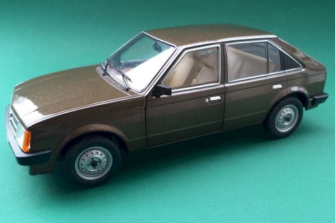 NEU: Opel Kadett D 5-Türer 1979-1984 dunkelbraun met. / schwarz  1:24