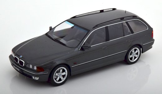 NEU: BMW 540i E39 Touring Phase I 1997-2000 dunkelgrau met.  1:18 von KK-Scale
