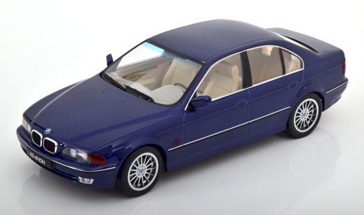 NEU: BMW 540i Limousine E39 Phase I 1995-2000 dunkelblau met.  1:18 von KK-Scale