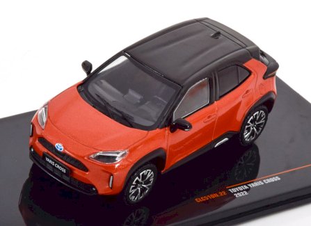 NEU: Toyota Yaris Cross seit 2021 orange met. / schwarz  1:43 von IXO