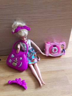 Barbie mit Fotoapparat  - Gratis-inserat.com