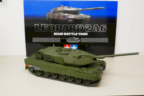 Tamiya RC Leopard Panzer 2A6 M1:16