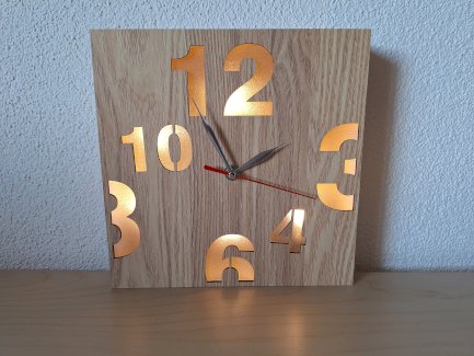 Wanduhr mit Zahlen, beleuchtet - Gratis-inserat.com
