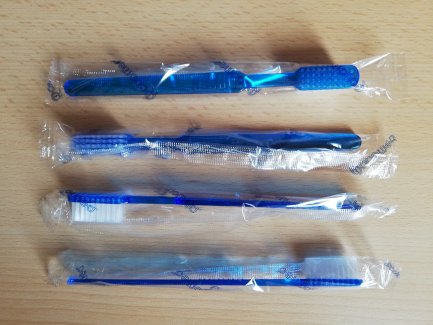 SET 4 Zahnbürsten für 1 CHF