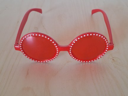 Runde Kinder-Sonnenbrille mit Steinen rot - Gratis-inserat.com