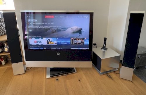 Loewe Ref. 52 Zoll (132 cm) mit drehbarem Standfuss