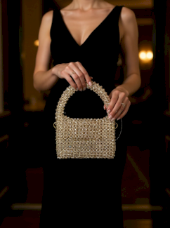 Elegante Pochette aus Kristallperlen