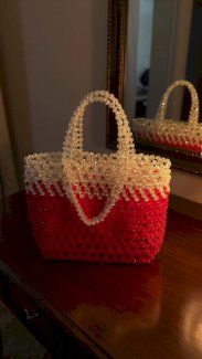 Elegante Pochette aus Kristzllperlen