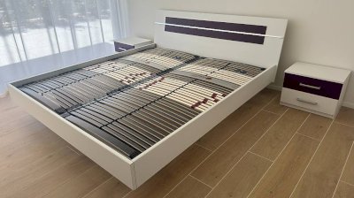 Schlafzimmer Set weiss / brombeere gebraucht guter Zust